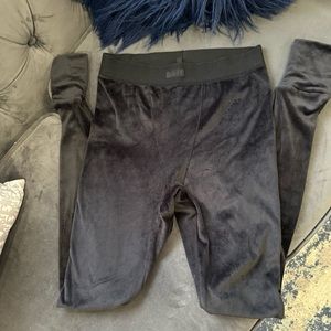 Skims velour legging in soot size M